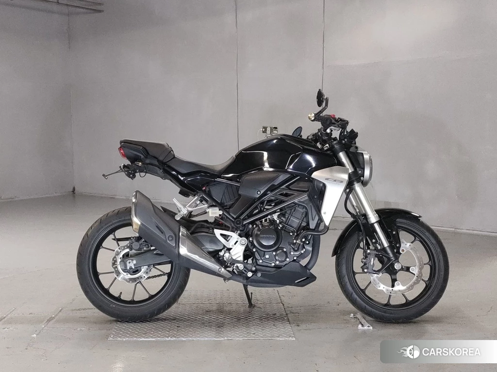 Проданный Honda CB250R 2018 из Японии