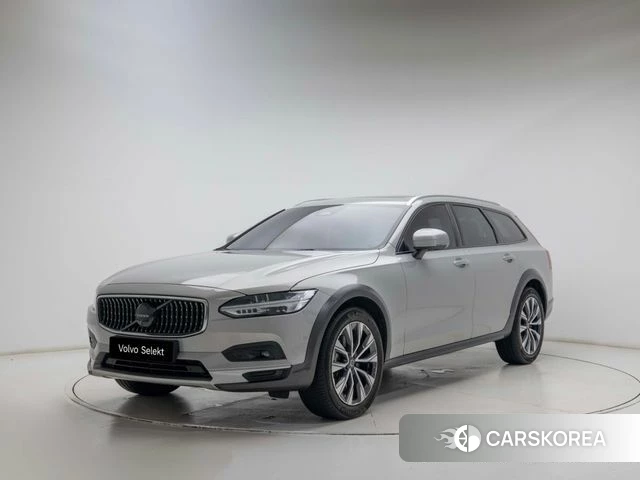 Volvo V90 Cross-Country 2023 Серебристо-серый из Кореи
