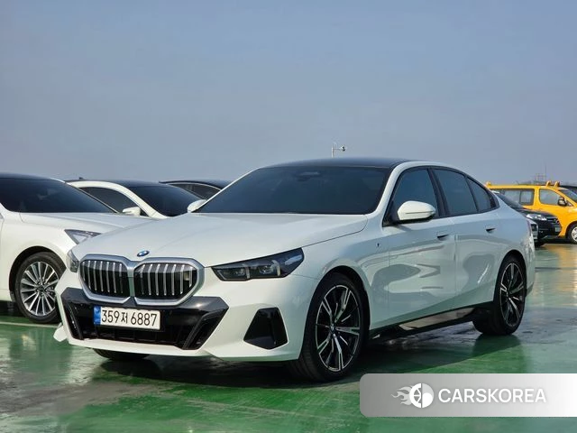 BMW 5 Series (G60) 2023 Белый из Кореи