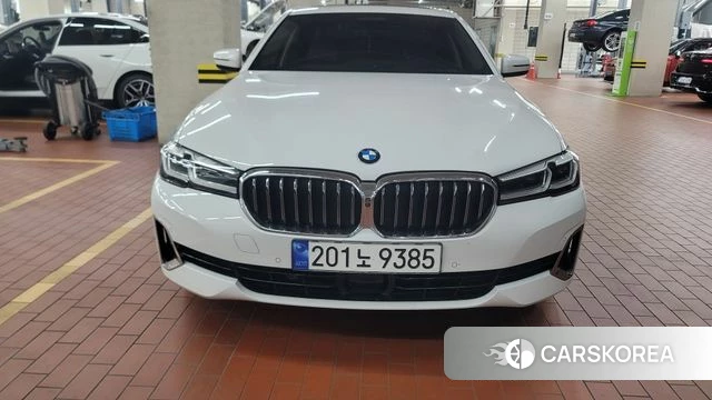 BMW 5 Series (G30) 2023 Белый из Кореи