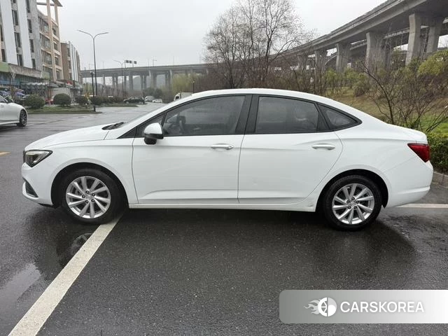 Buick Weilang 2018 Белый из Китая