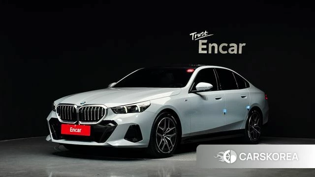 BMW 5 Series (G60) 2025 Серебристо-серый из Кореи