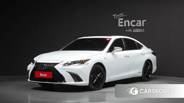 Lexus ES300h 7th generation 2021 Белый из Кореи