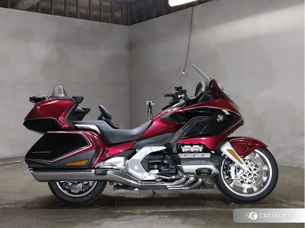 Проданный Honda GL1800 TOUR 2018 из Японии