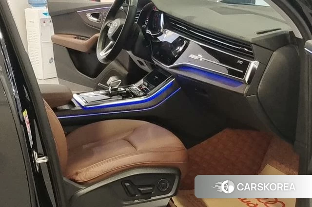 Audi Q7 2021 Черный из Китая