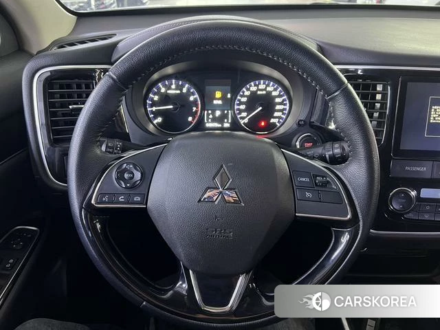 Mitsubishi  Outlander 2021 Белый из Китая