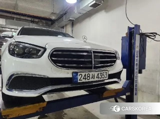 Mercedes-Benz E-Class W213 2023 Белый из Кореи