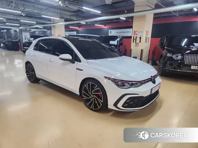 Volkswagen Golf 8th Generation 2023 Белый из Кореи