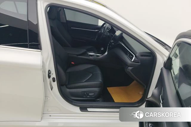 Toyota Camry 2022 Белый из Китая