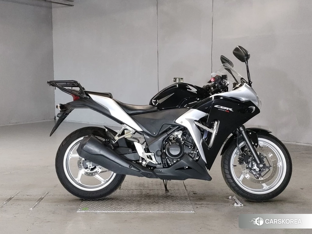 Проданный Honda CBR250R 2011 из Японии, фото 2