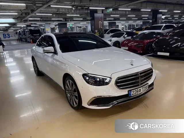 Mercedes-Benz E-Class W213 2022 Белый из Кореи