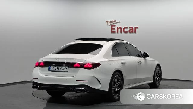 Mercedes-Benz E-Class W214 2025 Белый из Кореи