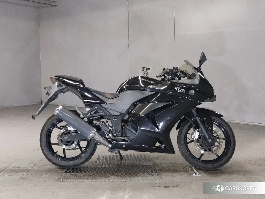 Проданный Kawasaki NINJA 250R id 4161360 из Японии