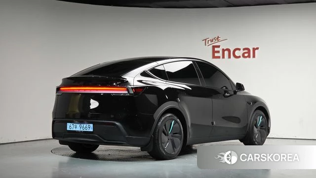 Tesla Model Y 2025 Черный из Кореи