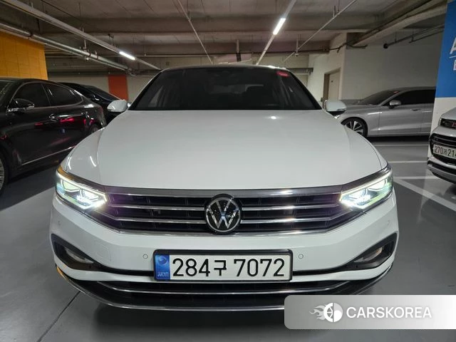 Volkswagen Passat GT (B8) 2022 Белый из Кореи