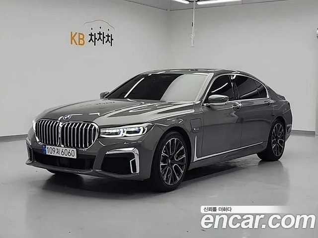 BMW 7 Series (G11) 2022 Серебристо-серый из Кореи