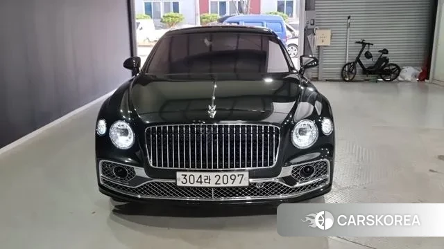 Bentley Flying Spur 3rd Generation 2024 Темно-зеленый из Кореи