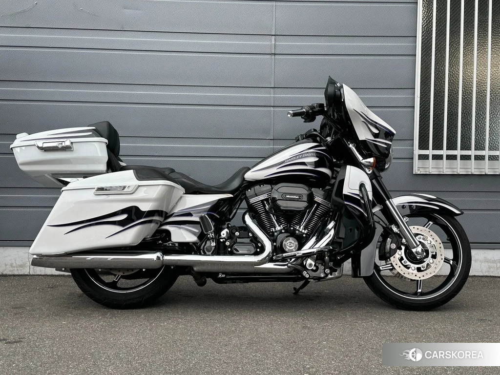 Проданный Harley-Davidson Street Glide FLHXSE1800 CVO 2016 из Японии, фото 2
