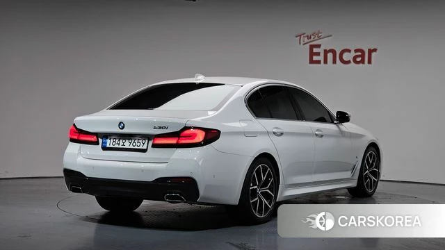 BMW 5 Series (G30) 2023 Белый из Кореи
