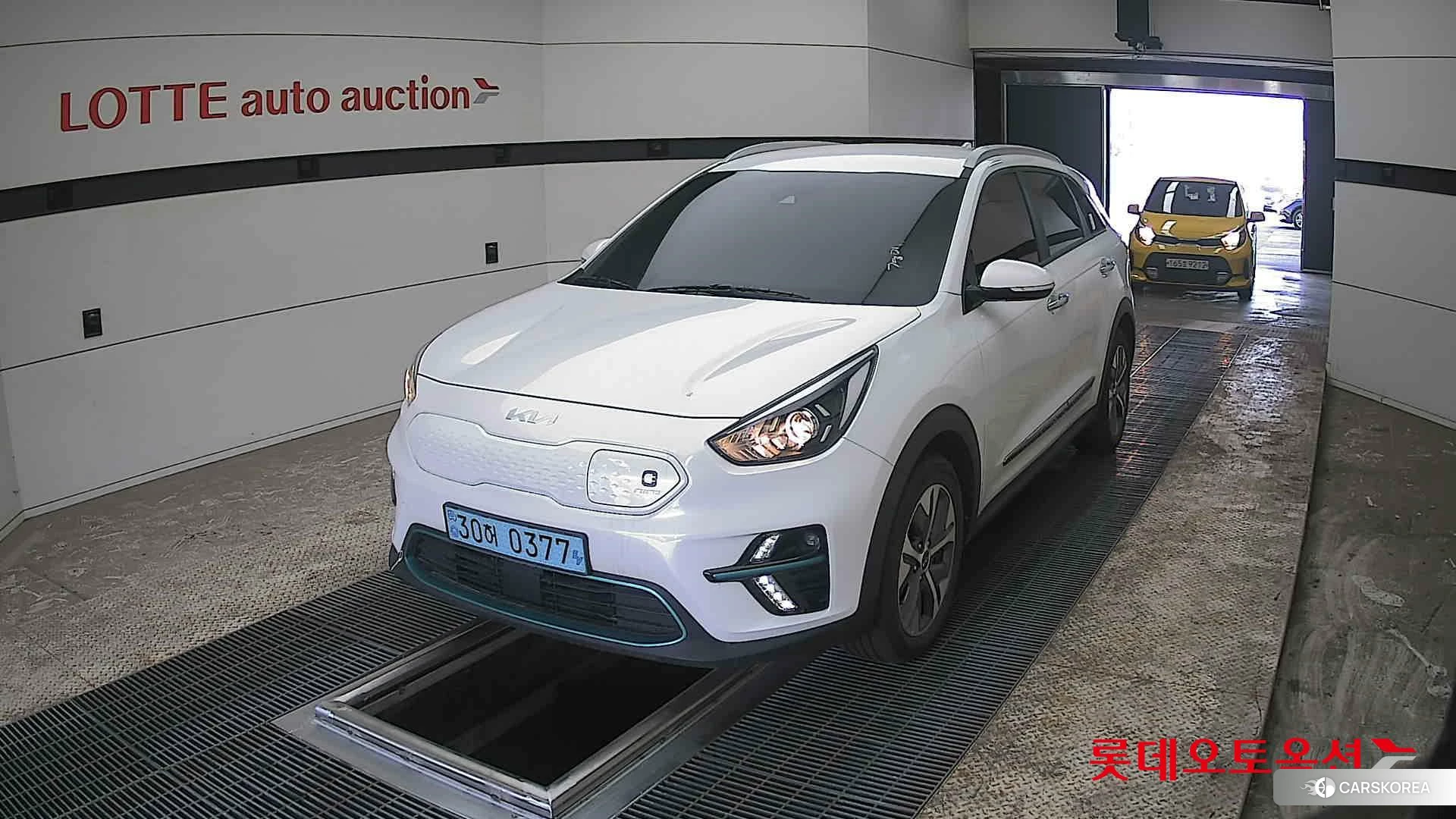 Kia Niro EV 2022 Snow White Pearl (optional) из Кореи