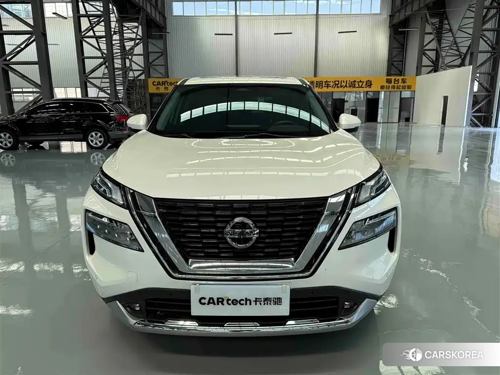 Nissan X-Trail 2021 Белый из Китая