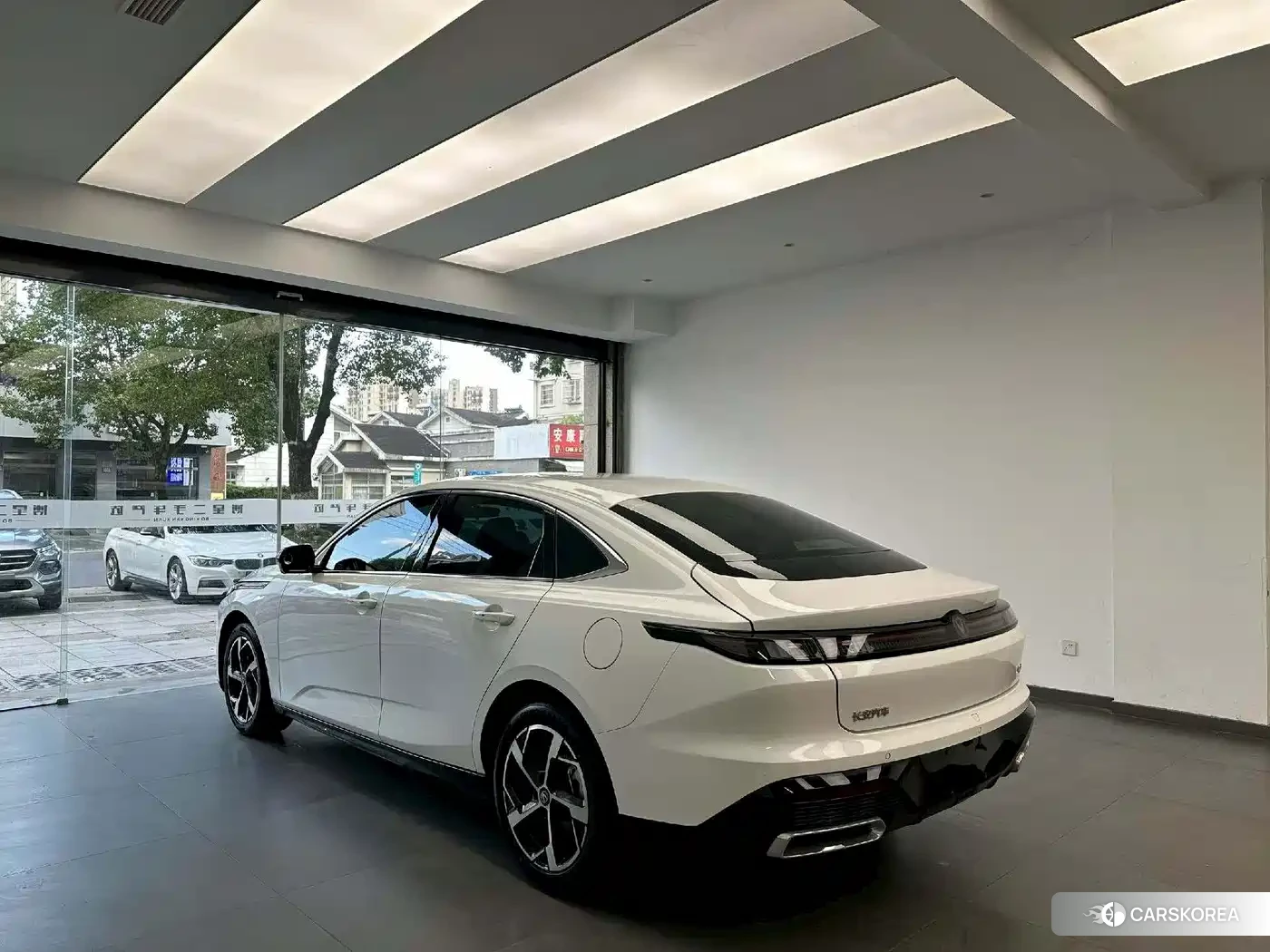 Chang'an Yidong 2026 Белый из Китая