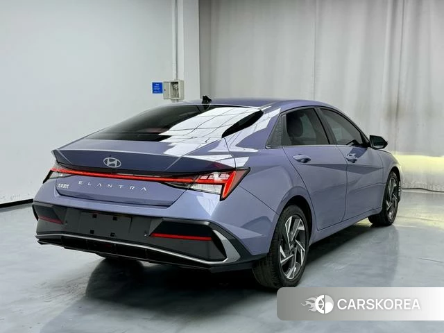 Hyundai Elantra 2024 Темно-серый из Китая