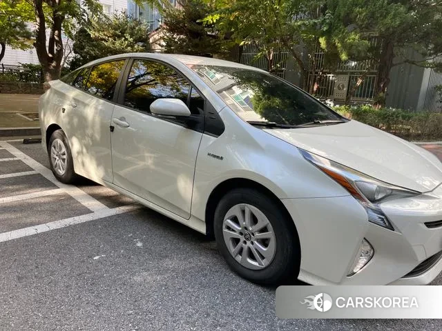 Toyota Prius 4th Generation 2018 Белый из Кореи