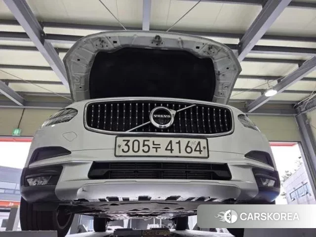 Volvo V90 Cross-Country 2020 Белый из Кореи