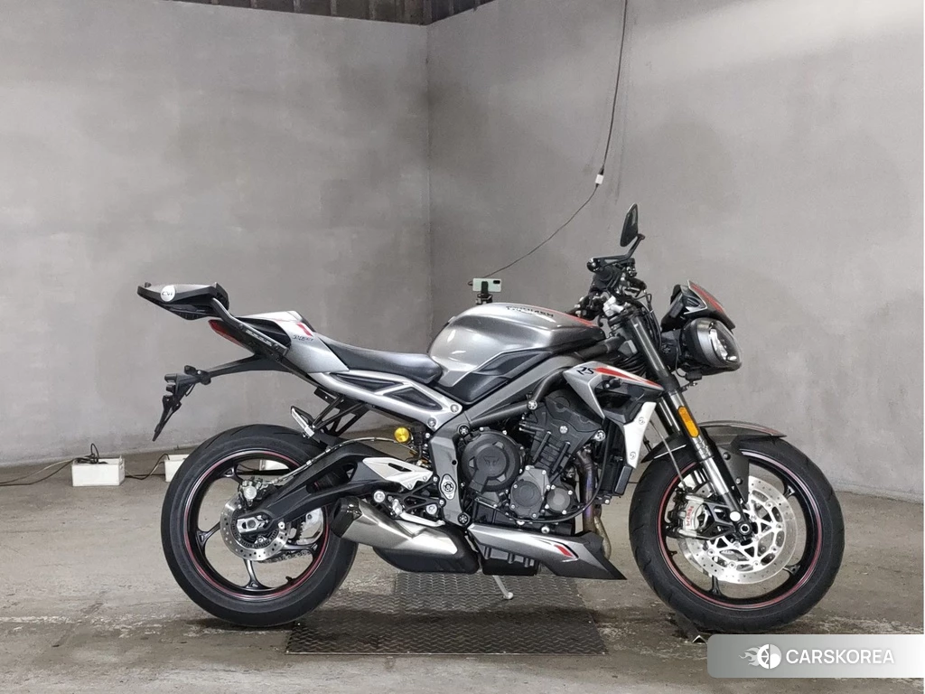 Проданный Triumph STREET TRIPLE 765 RS 2021 из Японии