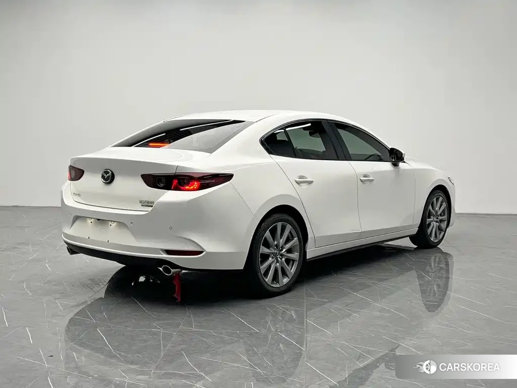 Mazda 3 2024 Белый из Китая, фото 3