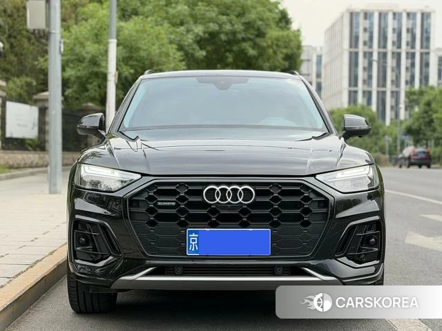Audi Q5L 2022 Черный из Китая