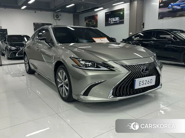 Lexus ES 2021 Серебристо-серый из Китая
