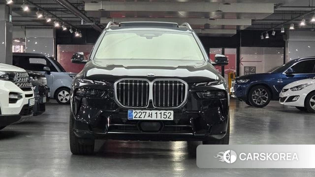 BMW X7 (G07) 2025 Черный из Кореи