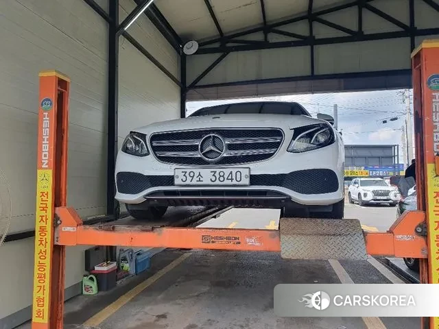 Mercedes-Benz E-Class W213 2018 Белый из Кореи