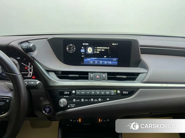 Lexus ES 2021 Серебристо-серый из Китая