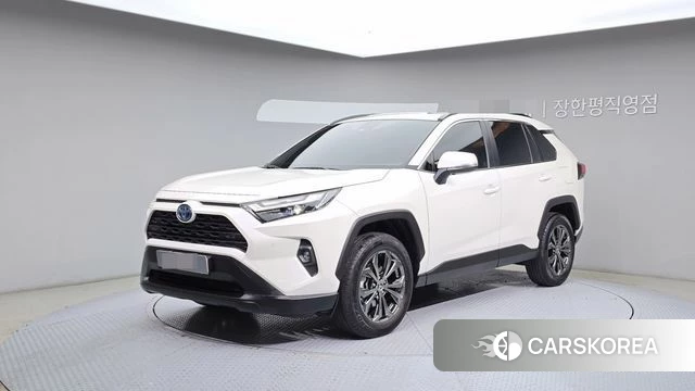 Toyota RAV4 5th Generation 2022 Белый из Кореи
