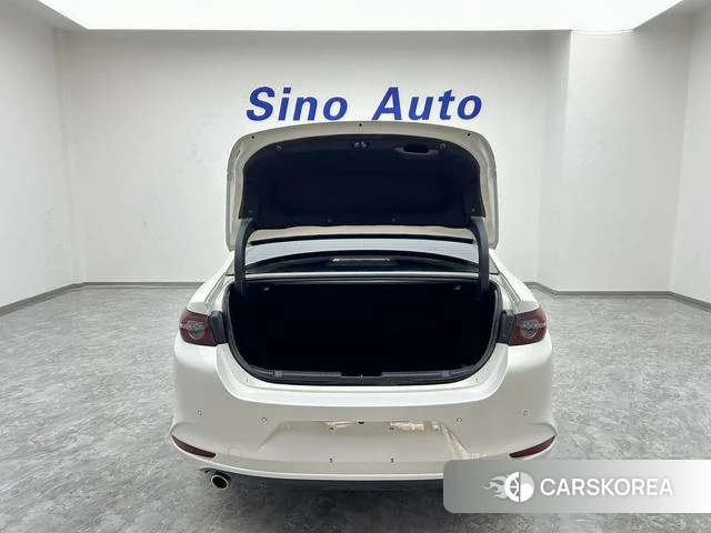 Mazda 3 Angkesaila 2022 Белый из Китая