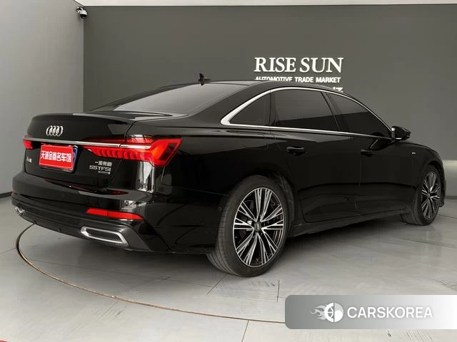 Audi A6L 2021 Черный из Китая