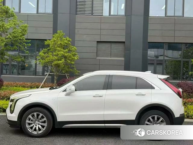 Cadillac XT4 2021 Белый из Китая