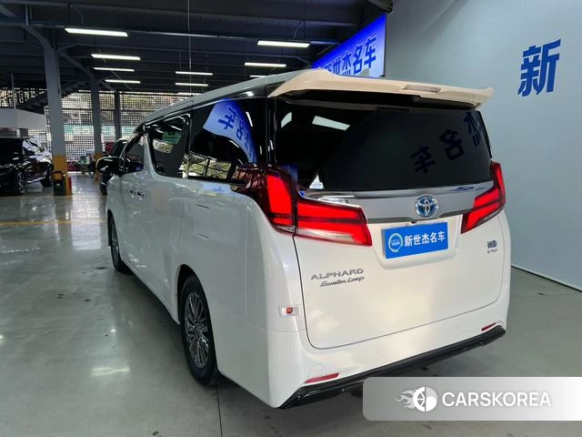 Toyota Elfa 2021 Белый из Китая