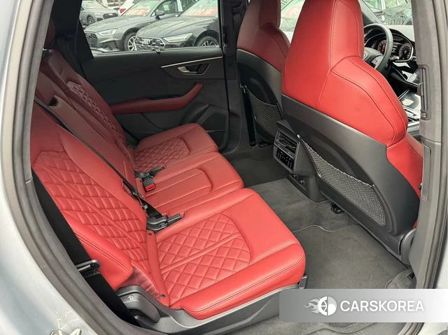 Audi SQ7 2024 Серебристо-серый из Китая