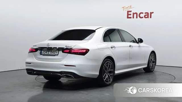 Mercedes-Benz E-Class W213 2023 Белый из Кореи