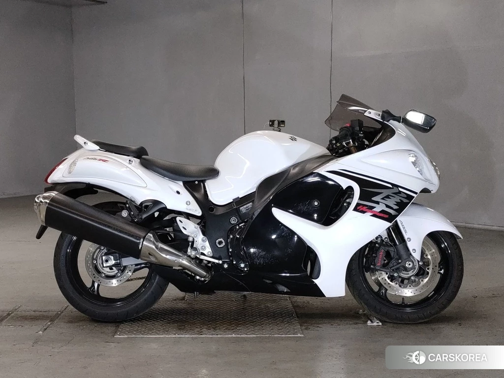 Проданный Suzuki GSX1300R HAYABUSA 2017 из Японии, фото 2