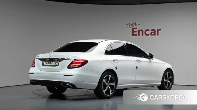 Mercedes-Benz E-Class W213 2020 Белый из Кореи