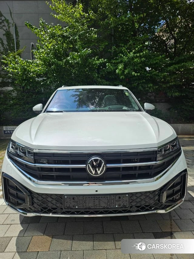 Volkswagen Touareg 3rd generation 2026 Белый из Кореи