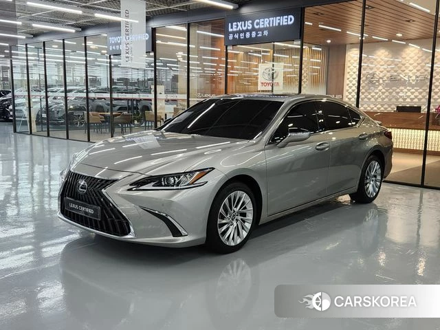 Lexus ES300h 7th generation 2023 Песочный из Кореи