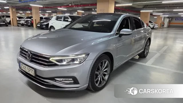 Volkswagen Passat GT (B8) 2022 Серебристо-серый из Кореи