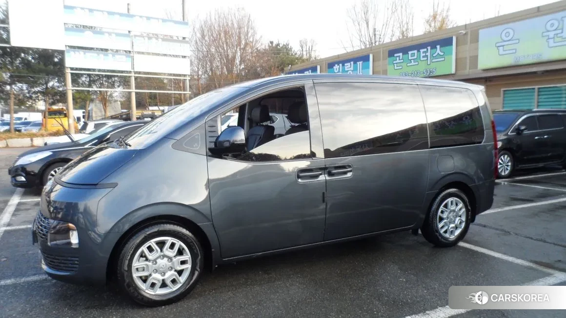 Hyundai Staria 2022 Серый из Кореи