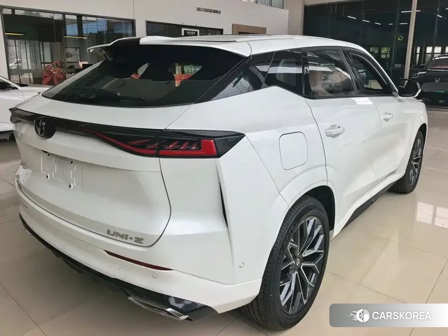 Chang'an UNI-Z New Energy 2026 Белый из Китая